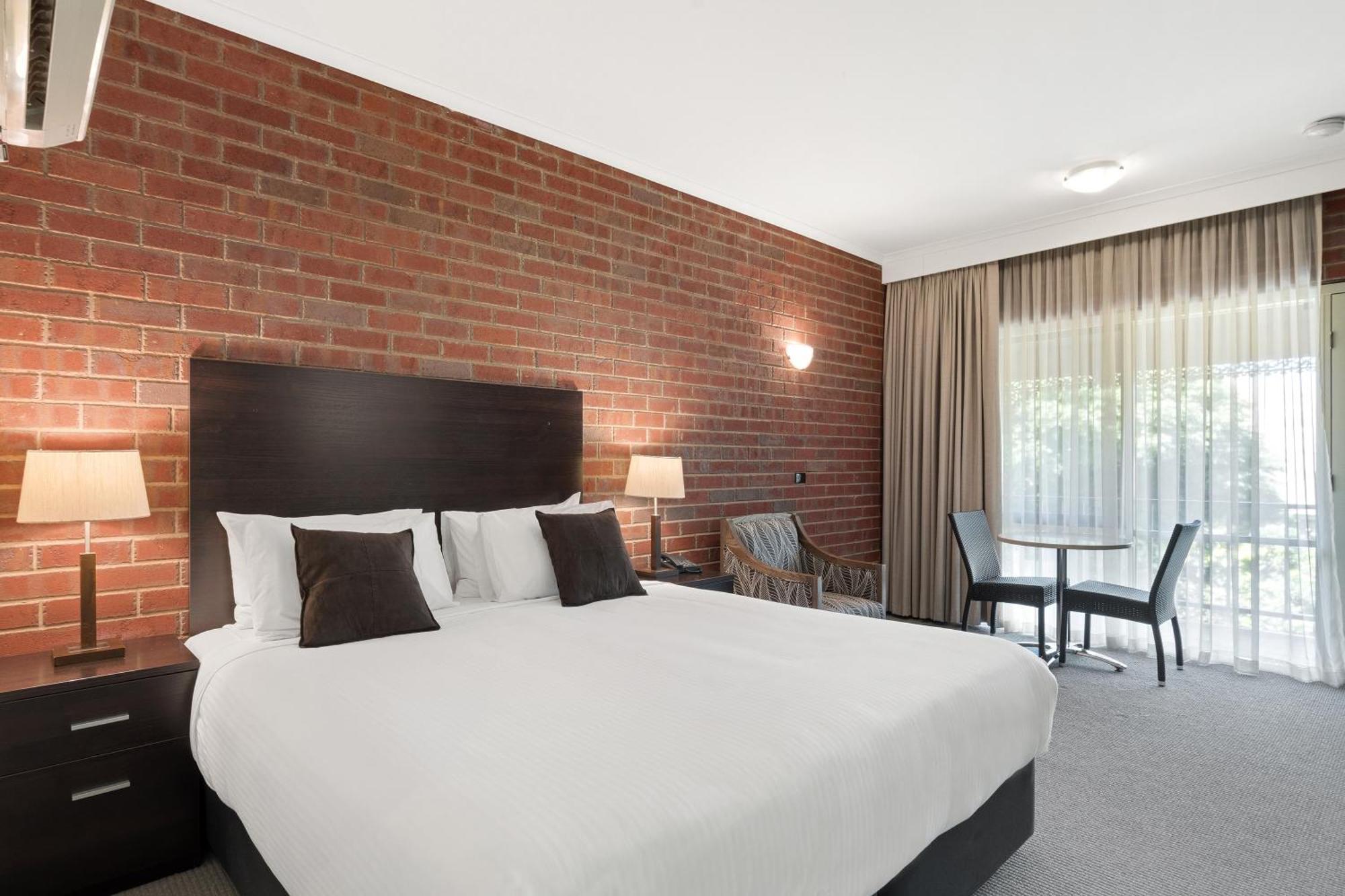Burke And Wills Motor Inn Swan Hill Room photo